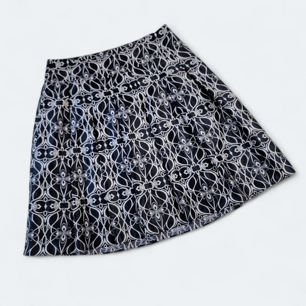 Mossimo Black Pleated Printed Skirt Size 10